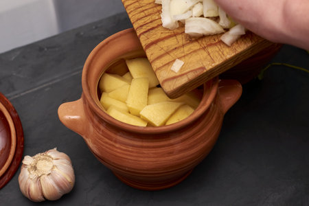 cook cooks chanakhi puts food in a pot. high quality photoの写真素材