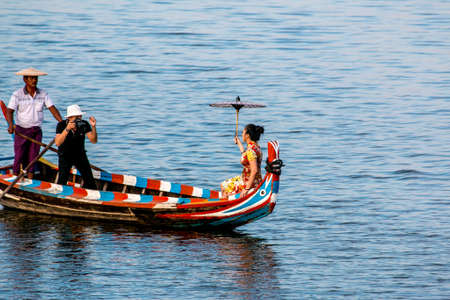 Myanmar girl on Taungthaman lake, near Amarapura, Myanmar.のeditorial素材