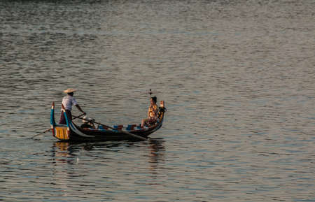 Myanmar girl on Taungthaman lake, near Amarapura, Myanmarのeditorial素材