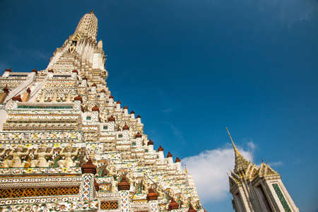 Wat arun, the famous landmark near Chao Phraya river in Bangkok, Thailandの写真素材