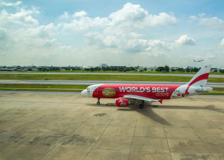 AirAsia Airbus a320 before take off, Don Muang airport, Bangkok, Thailandのeditorial素材
