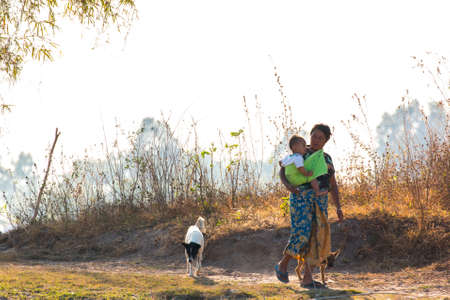 Unidentified laotian mother with her son, Luang Prabang, Laoのeditorial素材