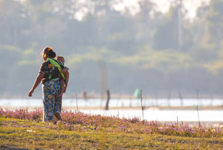 Unidentified laotian mother with her son, Luang Prabang, Laoのeditorial素材
