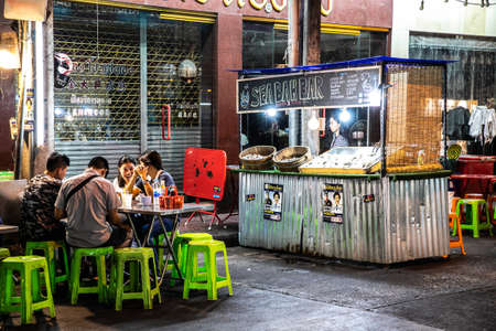 street vendors, Yaowarat Road, Bangkok, Thailandのeditorial素材