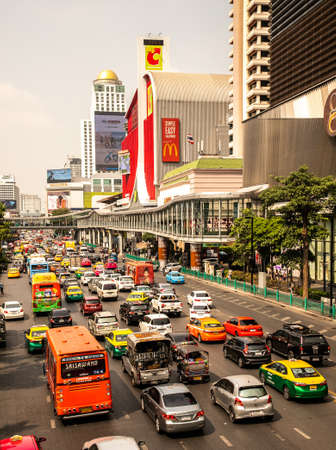 car and vehicle that cause of traffic on the road at Ratchaprasong District, Bangkok, Thailandのeditorial素材