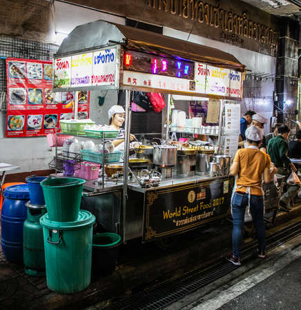 street vendors, Yaowarat Road, Bangkok, Thailandのeditorial素材