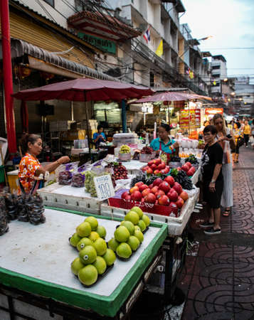 fruit seller, Yaowarat Road, Bangkok, Thailandのeditorial素材