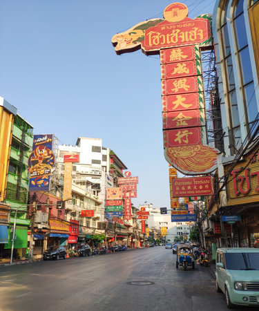 Yaowarat Road, the main artery of Chinatown, during the pandemic Covid-19, Bangkok, Thailandのeditorial素材