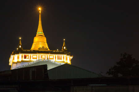 BANGKOK, THAILAND, FEB 28, 2017: Golden mountain night view (Wat Saket), Bangkok, Thailandのeditorial素材