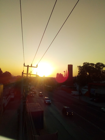 Puesta de sol en la ciudad de Méxicoのeditorial素材