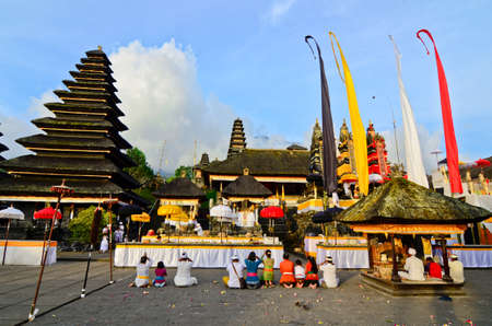 BALI - 18 OCT: Balinese priest and people in traditional dress during festival Ceremony at Agung Besakih complex on October 18, 2013 in Bali, Indonesia.のeditorial素材