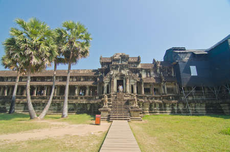 SIEM REAP, CAMBODIA - JAN 4:Visitor on the Angkor wat on Jan 4, 2014 in Angkor. Angkor was inscribed on the UNESCO World Heritage List in 1992.のeditorial素材