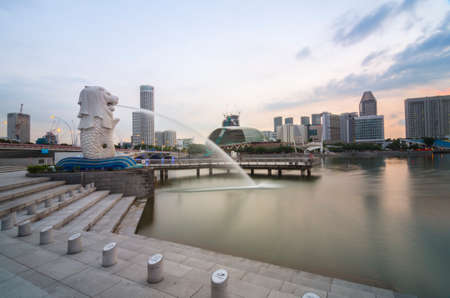SINGAPORE - MAY 12: View of Merlion Statue on May 12, 2014 in Singapore. A mythical creature with the head of a lion and the body of a fish, used as a mascot and national personification of Singapore.のeditorial素材