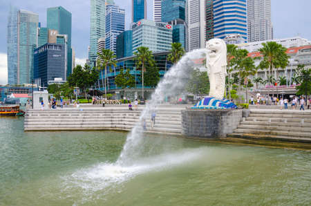 SINGAPORE - MAY 12: View of Merlion Statue on May 12, 2014 in Singapore. A mythical creature with the head of a lion and the body of a fish, used as a mascot and national personification of Singapore.のeditorial素材