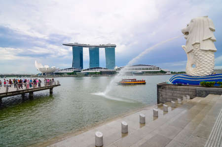 SINGAPORE - MAY 12: View of Merlion Statue on May 12, 2014 in Singapore. A mythical creature with the head of a lion and the body of a fish, used as a mascot and national personification of Singapore.のeditorial素材
