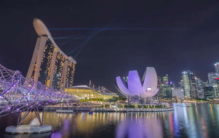 SINGAPORE -MAY 12: Largest and most beautiful laser show at the Marina Bay waterfront in Singapore. Wonderful laser show and water spectacular in Southeast Asia on May 12, 2014, Singaporeのeditorial素材
