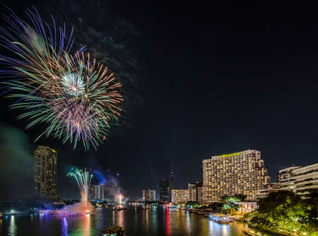 Bangkok, Thailand - 1 January 2016 : The fireworks celebrating year 2016 happening on the Chao Praya riverside which is one of the main landmark in Bangkok to celebrate this special occasionのeditorial素材