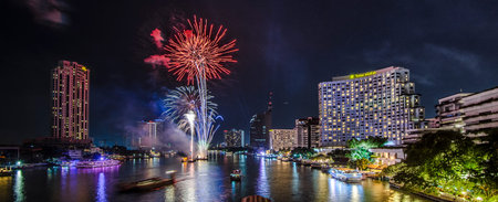 Bangkok, Thailand - 1 January 2016 : The fireworks celebrating year 2016 happening on the Chao Praya riverside which is one of the main landmark in Bangkok to celebrate this special occasionのeditorial素材