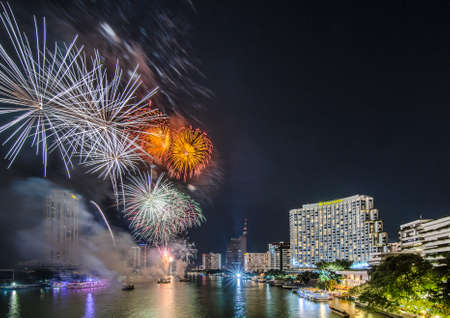 Bangkok, Thailand - 1 January 2016 : The fireworks celebrating year 2016 happening on the Chao Praya riverside which is one of the main landmark in Bangkok to celebrate this special occasionのeditorial素材