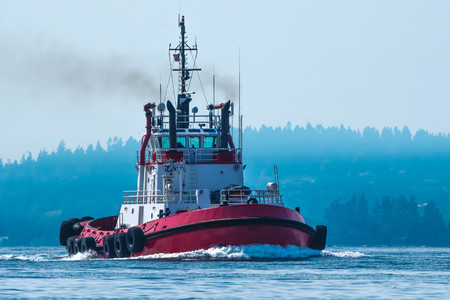 Tug transiting Shilshole Bay on the way northの写真素材
