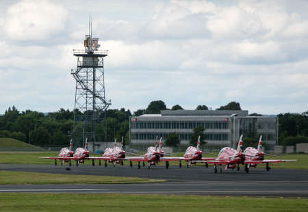 Red arrows line upのeditorial素材