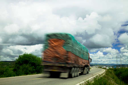White clouds, very pretty and charming, beautiful! Shot in the China Sichuan ABA Hongyuan Sichuan plateau at an elevation of 3400 meters.のeditorial素材