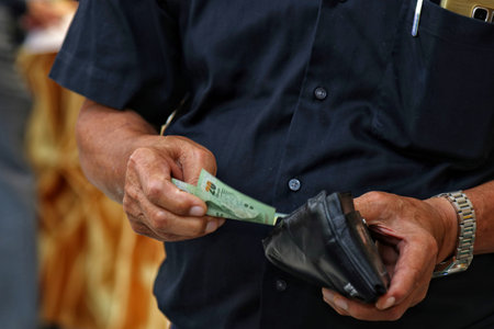 Pay wallet, Old man paid, Money cash paying