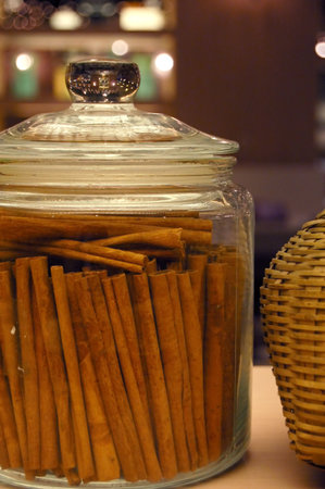 cinnamon sticks in a jarの写真素材