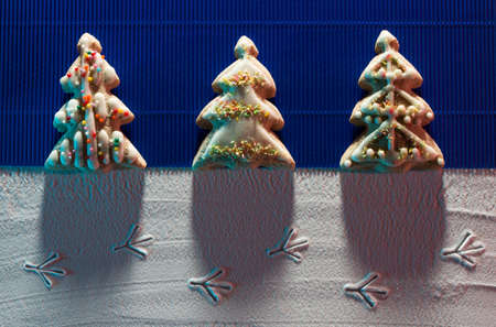 ? hristmas card with? hristmas tree cookies and image of bird footprints on the snow and place for textの写真素材