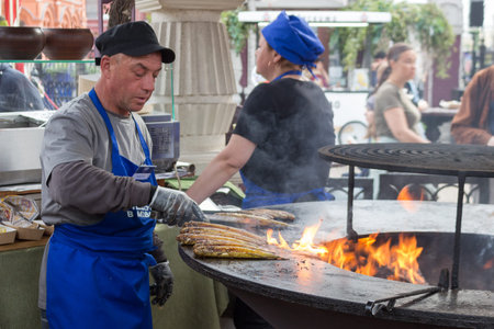 MOSCOW, RUSSIA, May 30, 2022: Fish Week, which aims to promote the quality of domestic fish products. The chef prepares fish at the festival.のeditorial素材