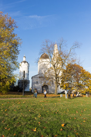 Russia, Moscow, Golden autumn trees in Kolomenskoye Park in Moscow on an autumn sunny dayのeditorial素材