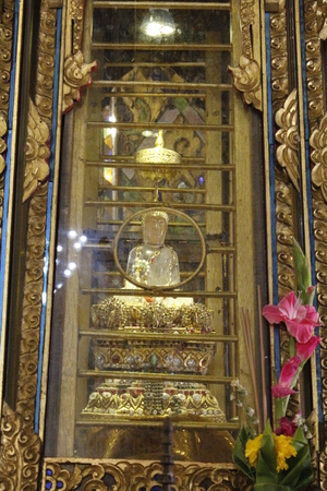 Stock Photo - back of golden buddha statueのeditorial素材