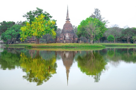 Pagoda of Wat Sa Si reflection on a water in Sukhothai Historical Park, Sukhothai, Thailandの写真素材