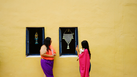 KANJANABURI, THAILAND - JULY, 19, 2019 : Thai people  wear old THAILAND history dress. They take a photo at MULIKA traditional market. MULIKA market is landmark of KANJANABUIのeditorial素材