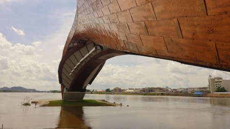 Nakorn Sawan ,Thailand ,October,16,2021;                                Prasan bridge .It is The symbolic architecture of the Chao Phraya River landmark at Nakorn awan Thailandのeditorial素材
