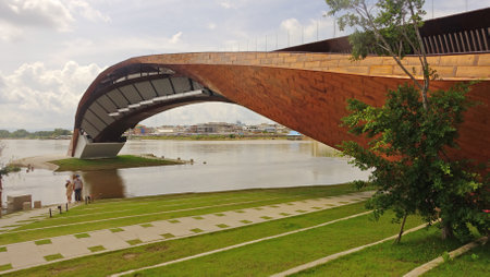 Nakorn Sawan ,Thailand ,October,16,2021;                                Prasan bridge .It is The symbolic architecture of the Chao Phraya River landmark at Nakorn awan Thailandのeditorial素材