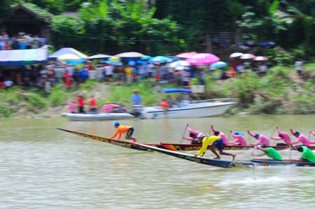 Chumphon, Langsuan, Thailand,  31 October ? 4 November 2012:Langsuan Traditional Long Boat racing festival is the only one of its type in Thailand (unseen Thailand) with grabbing the flag compete for the Royal Plaque and Trophies of H.M. the King and the のeditorial素材