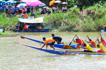 Chumphon, Langsuan, Thailand,  31 October ? 4 November 2012:Langsuan Traditional Long Boat racing festival is the only one of its type in Thailand (unseen Thailand) with grabbing the flag compete for the Royal Plaque and Trophies of H.M. the King and the のeditorial素材