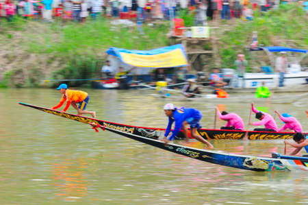 Chumphon, Langsuan, Thailand,  31 October ? 4 November 2012:Langsuan Traditional Long Boat racing festival is the only one of its type in Thailand (unseen Thailand) with grabbing the flag compete for the Royal Plaque and Trophies of H.M. the King and the のeditorial素材