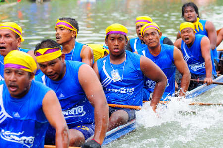 Chumphon, Langsuan, Thailand,  31 October ? 4 November 2012:Langsuan Traditional Long Boat racing festival is the only one of its type in Thailand (unseen Thailand) with grabbing the flag compete for the Royal Plaque and Trophies of H.M. the King and the のeditorial素材