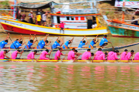Chumphon, Langsuan, Thailand,  31 October ? 4 November 2012:Langsuan Traditional Long Boat racing festival is the only one of its type in Thailand (unseen Thailand) with grabbing the flag compete for the Royal Plaque and Trophies of H.M. the King and the のeditorial素材
