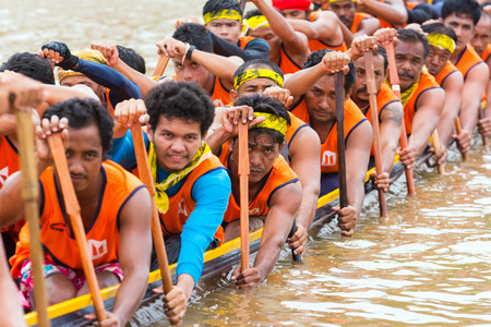 CHUMPHON, THAILAND-OCT 22  Unidentified rowers in Climbing Bows toward Snatching a Flag native Thai long boats compete during King s cup Native Long Boat Race Championship on Oct 22, 2013 in Chumphon, Thailand のeditorial素材