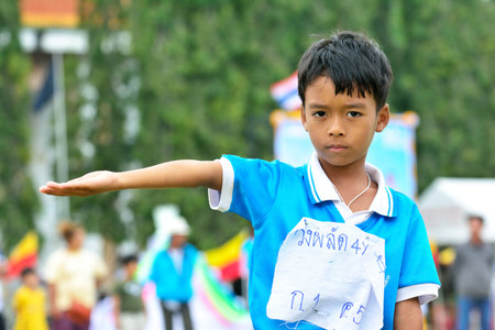 CHUMPHON - DECEMBER 20   Unidentified children doing a teamwork run racing at Kindergarten sport day on 20 December, 2013 in Chumchonwatkhanngoe n school, Chumphon, Thailand のeditorial素材