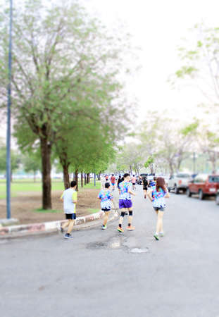Families who wear bright colors are the same. Run in the park in the morning.のeditorial素材