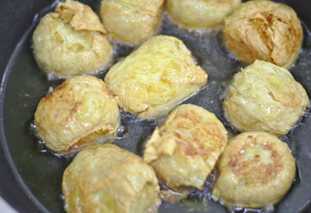 hoi jo fried in a pan of black oil, boiling, yellow skin scorchedのeditorial素材