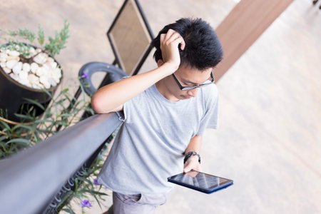 Man Look at Screen Tablet: Head and Shoulder Shot
