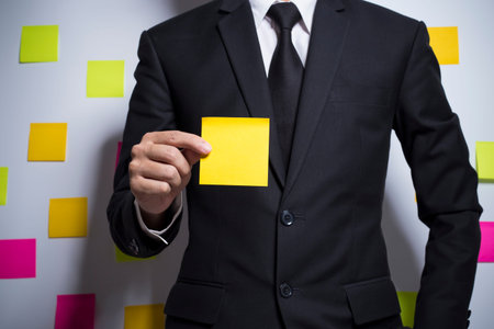 Businessman show a notepaper
