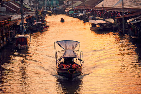 Traditional old floating market Amphawa in Ratchaburi Province near Bangkok, Thailand. の写真素材