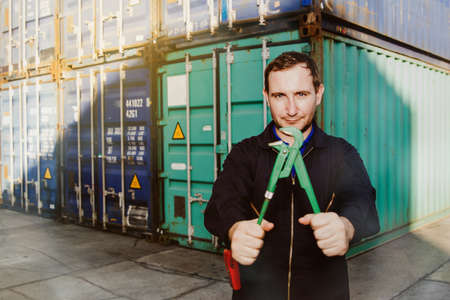 Industrial maintenance technician
Hold (straight pipe wrench) to repair the damaged equipment at the...