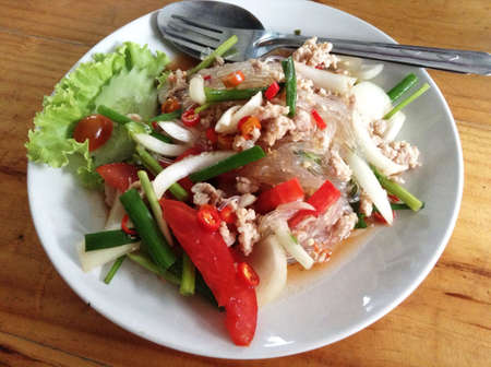Spicy thai salad with vermicelli の素材